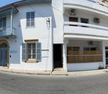 Hostel Past Or Trail Larnaka Exterior foto